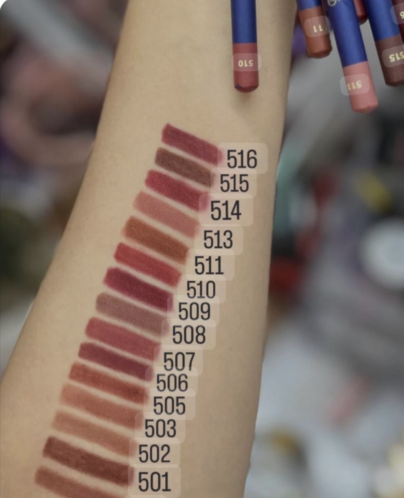 خط لب چوبی لیدو